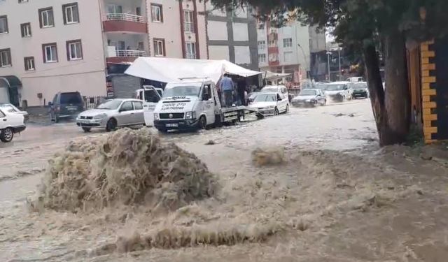 Malatya’da cadde ve sokaklar göle döndü