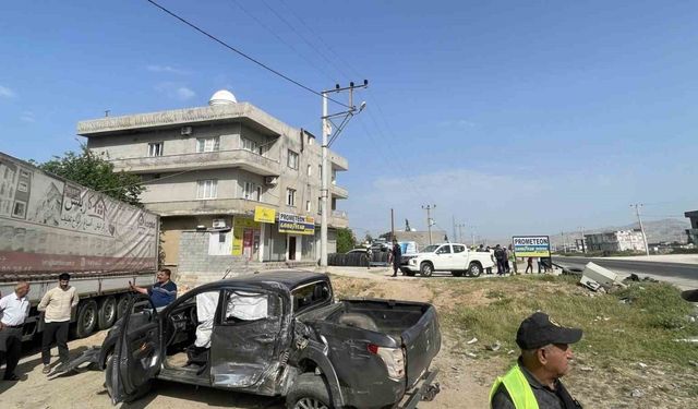 Mardin’de tır ile kamyonet çarpıştı: 3 yaralı