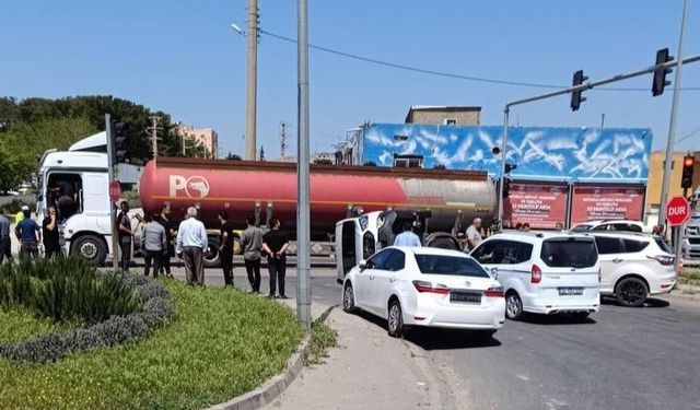 Mardin’de tır, minibüse ve hafif ticari araca çarptı: 4 yaralı