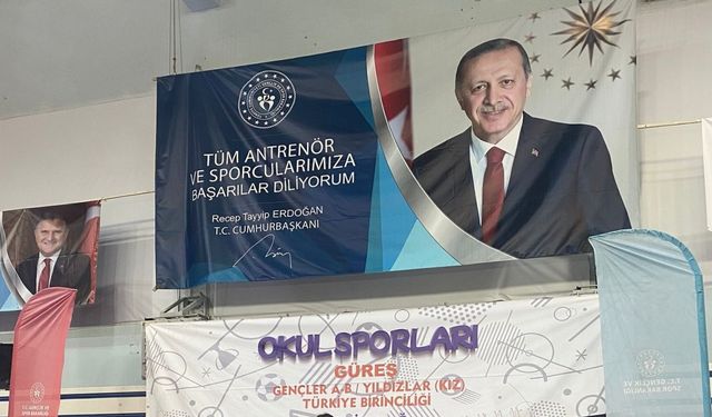 Okullar arası güreş şampiyonasında Bingöl rüzgarı