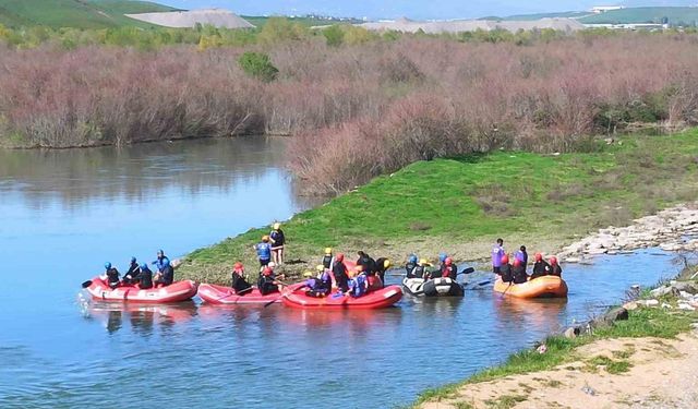 Rafting kampı için Bingöl’e geldiler