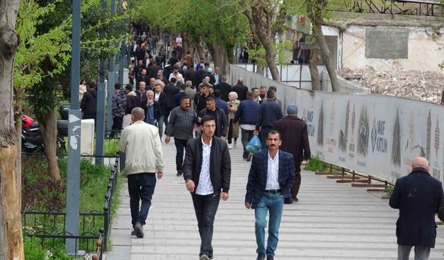 Siirt’te çarşı ve pazarda bayram yoğunluğu