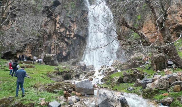 Şırnak’ta dev şelaleye akınlar başladı