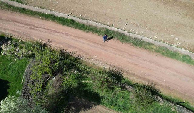 Tokat’ta deprem sonrası yollarda çatlaklar oluştu: “Ayakta zor durduk”