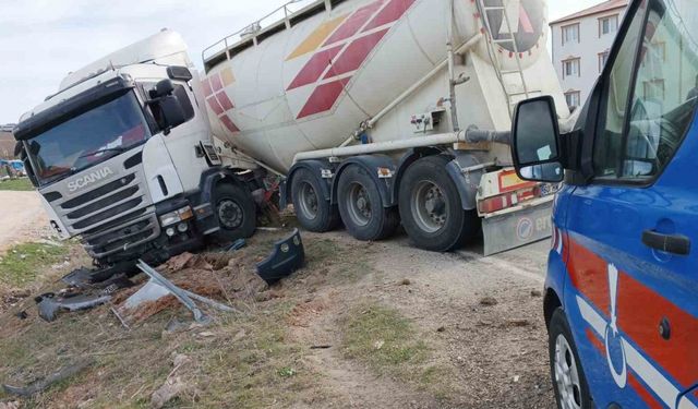 Tokat’ta feci kaza: Vatandaş yola, araç tarlaya savruldu