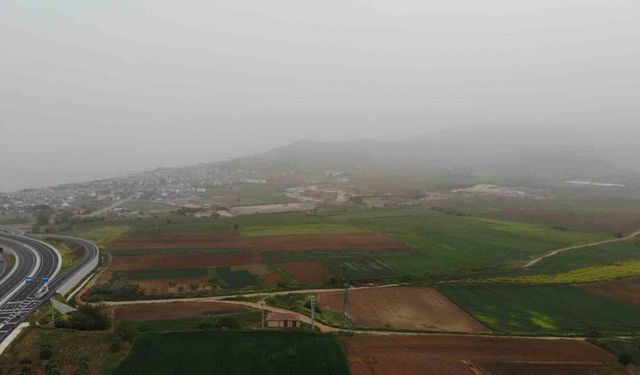 Ülkenin batısını saran çöl tozu havadan görüntülendi