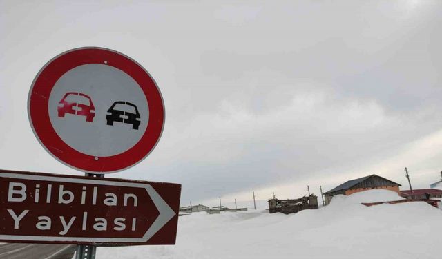 Yayla evleri kar altında