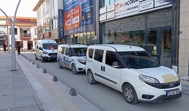 Yürürken husumetlisinin silahlı saldırısına uğradı, yara almadan kurtuldu