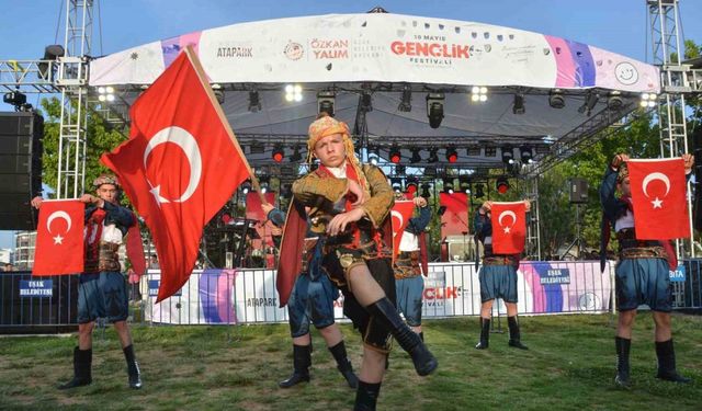 19 Mayıs Gençlik Festivali binlerce gencin katılımıyla başladı