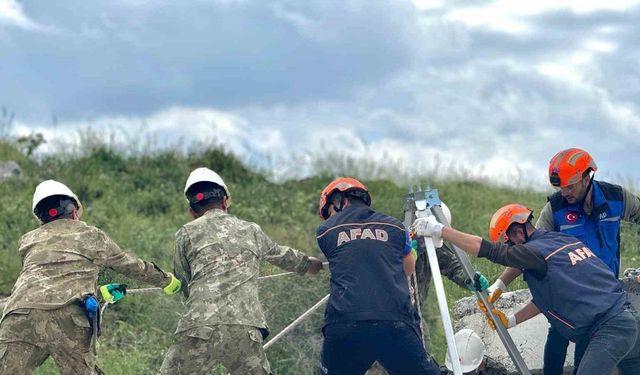 AFAD "100 bin arama kurtarma personeli" hedefiyle Şırnak’ta gönüllü ekipler yetiştiriyor