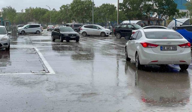 Aksaray’da sağanak yağış yeniden başladı