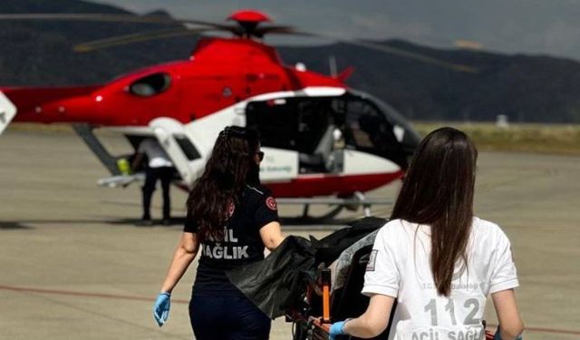 Ambulans helikopter yaşlı hasta için havalandı