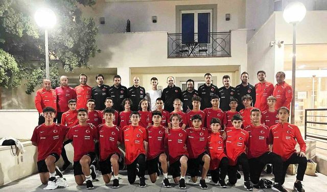 Arda Güler, U14 Milli Takımı kampını ziyaret etti