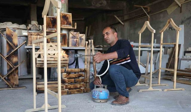 Atık ahşaplar, depremzede vatandaşın gelir kapısı oldu