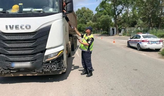 Babaeski’de yük taşıyan araçlar denetlendi