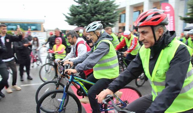 Bakan Uraloğlu, Trabzon’da pedal çevirdi