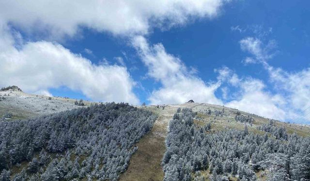 Bolu’da mayıs ortasında yağan kar hayrete düşürdü: “Normal değil”