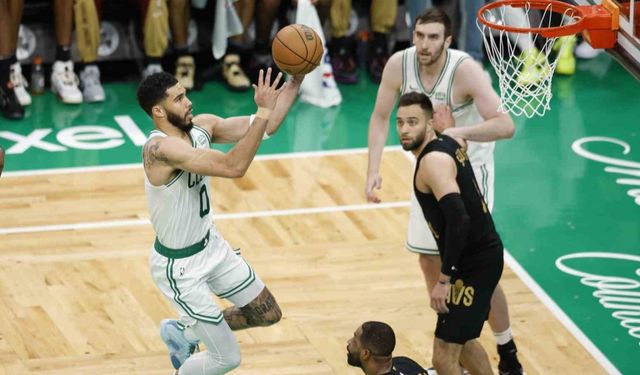 Boston Celtics 25 sayı fark attı, seride 1-0 öne geçti