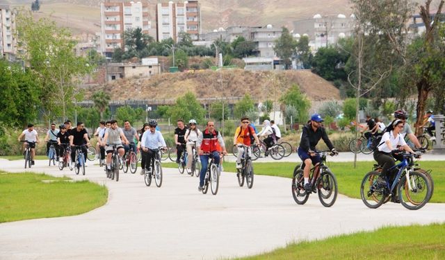 Cizre’de Gençlik Haftası, bisikletle şehir turu atılarak kutlandı