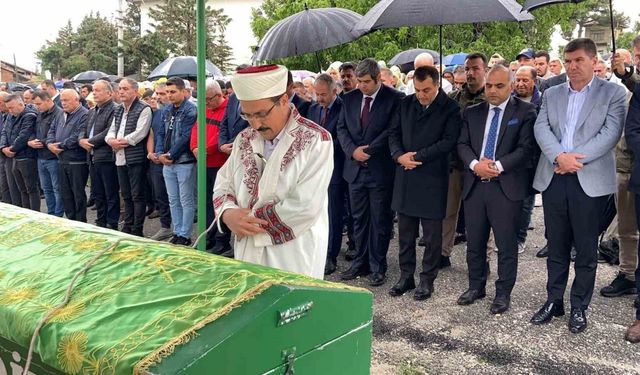 Diyaliz tedavisinin ardından rahatsızlanarak sevk edildiği Antalya’da hayatını kaybeden ikinci hasta da toprağa verildi