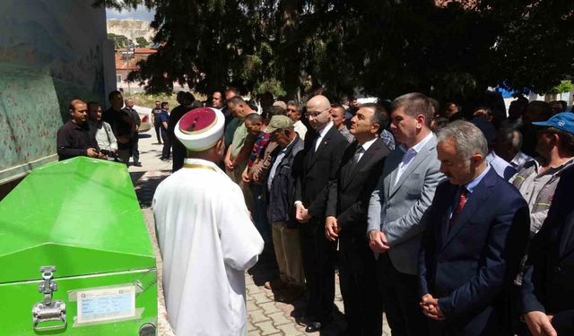 Diyaliz tedavisinin ardından rahatsızlanarak sevk edildiği Antalya’da hayatını kaybeden ilk hasta toprağa verildi