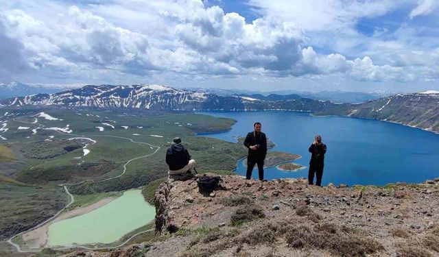 Dünyanın ikinci büyük krateri olan Nemrut, zirveden görüntülendi