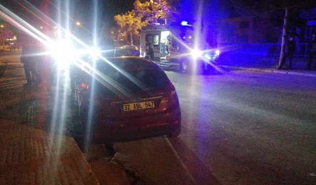 Ehliyetsiz sürücünün kullandığı motosikletle otomobil çarpıştı: 3 yaralı