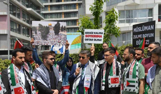 Gazze için tek yürek olan İYYÜ Öğrencileri İsrail’in Gazze’ye uyguladığı soykırımı protesto etti