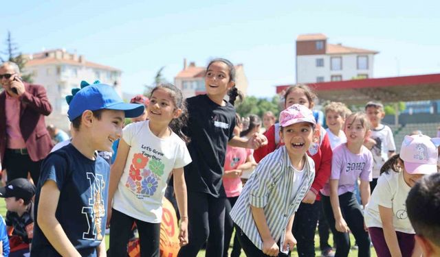 Geleneksel Çocuk Oyunları Yarışmaları şenliğe dönüştü