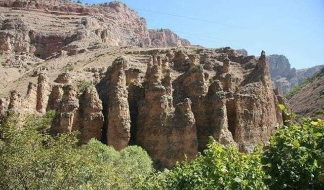 Gümüşhane’de doğa harikası peribacaları hafriyat altında kaldı