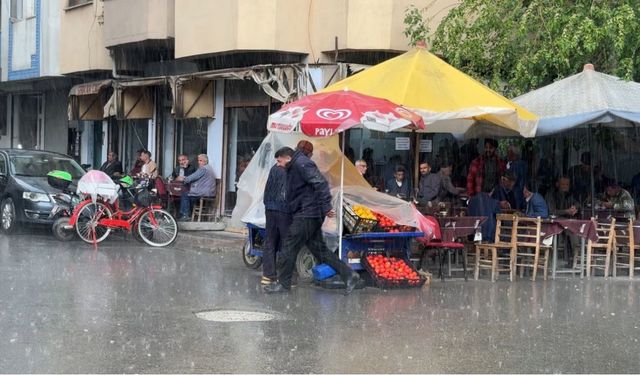 Iğdır’da yağan yağış sonrası vatandaşlar kaçacak yer aradı