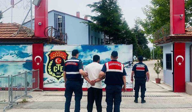 Isparta’da 20 yıl 4 ay 11 gün kesinleşmiş hapis cezası ile aranan şahıs yakalandı