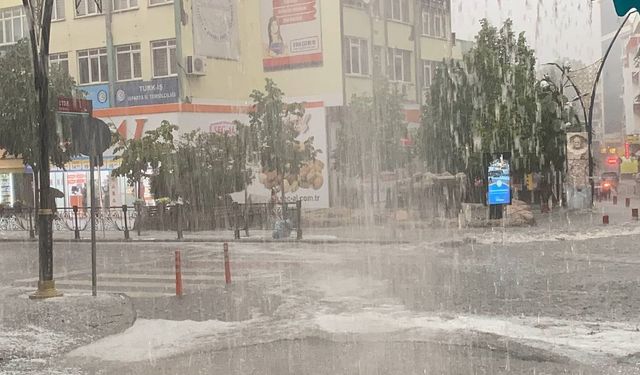 Isparta’da dolu yağışı etkili oldu, sürücüler zor anlar yaşadı