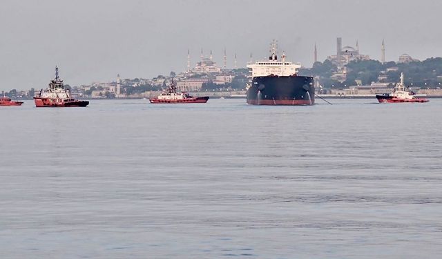 İstanbul Boğazı’nda gemi trafiği çift yönlü ve geçici olarak askıya alındı