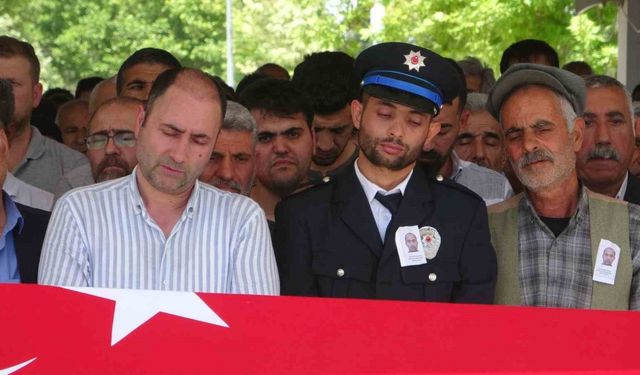 Kalp krizi geçiren polis memuru son yolculuğuna uğurlandı