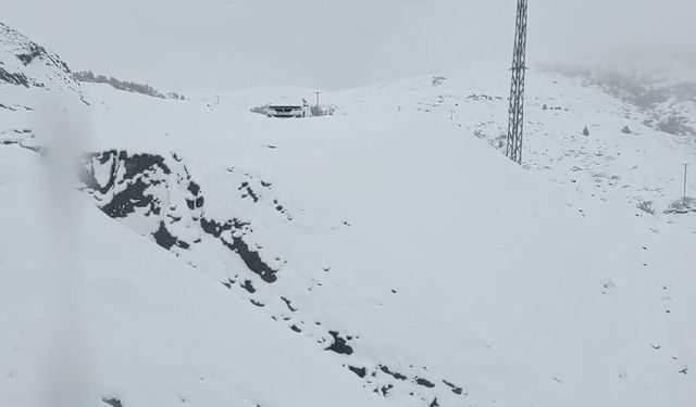 Karlıova’nın yüksek kesimleri beyaza büründü