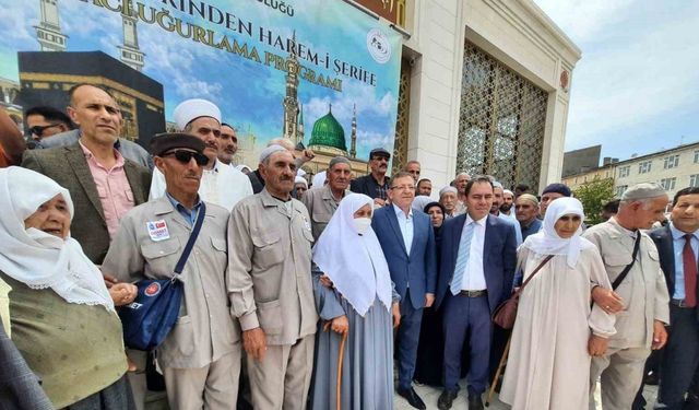 Kars’tan hacı adayları kutsal topraklara uğurlandı