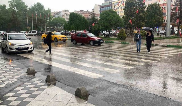 Kırklareli’de sağanak yağış etkili oluyor