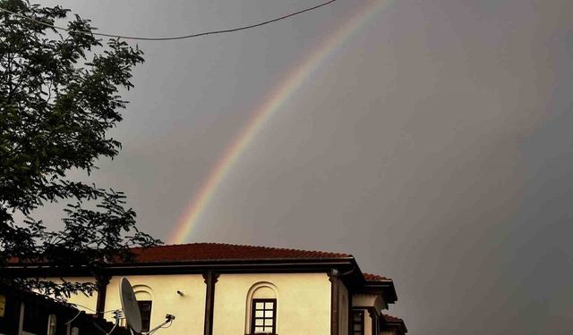 Malatya’da yağmur sonrası çıkan gökkuşağı görenleri mest etti