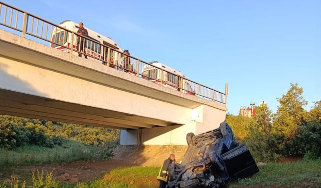 Mardin’de kontrolden çıkan otomobil şarampole devrildi: 2 yaralı