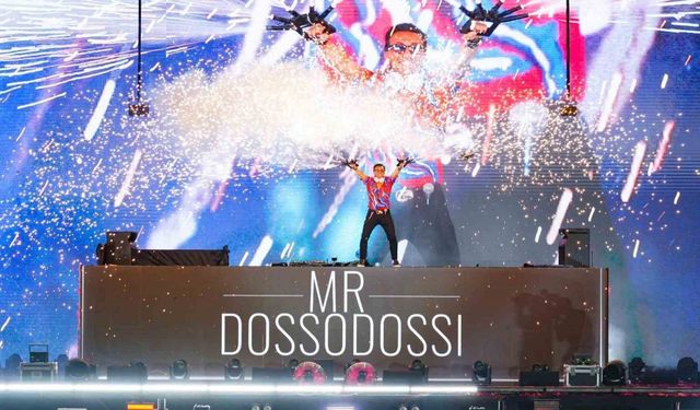 Mr. Dosso Dossi Dj setinin başına geçti, yüzbinleri eğlendirdi