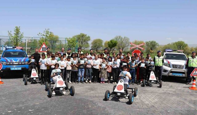 Muş’ta çocuklara trafik eğitimi verildi