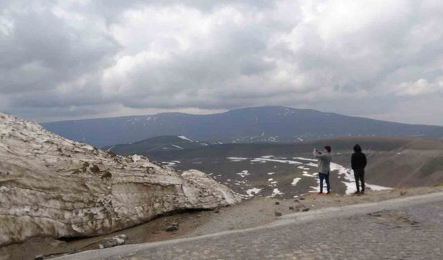 Nemrut Krater Gölü’nde kartpostallık görüntüler