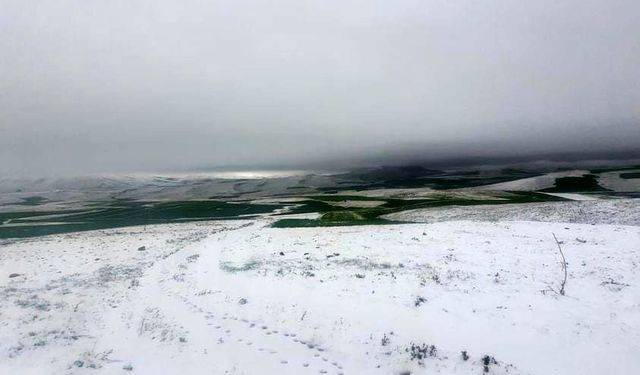 Niğde’de mayıs ayında yüksek kesimler beyaza büründü