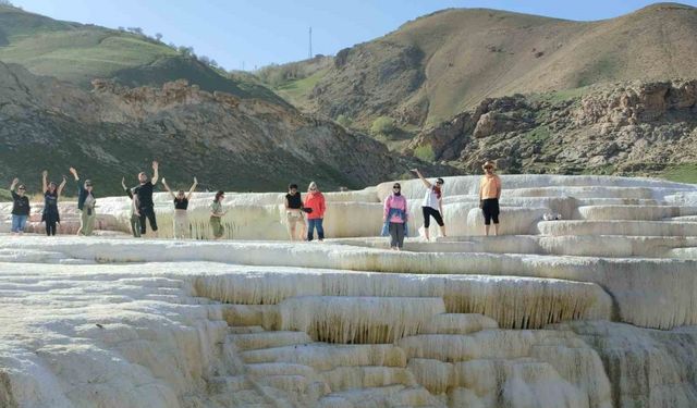 Pamukkale değil Başkale travertenleri