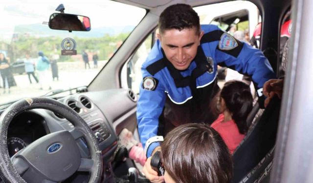 Polislerden özel öğrencilere ziyaret