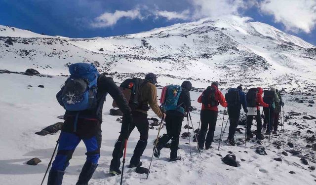 Rus dağcılar tipiye yakalandı