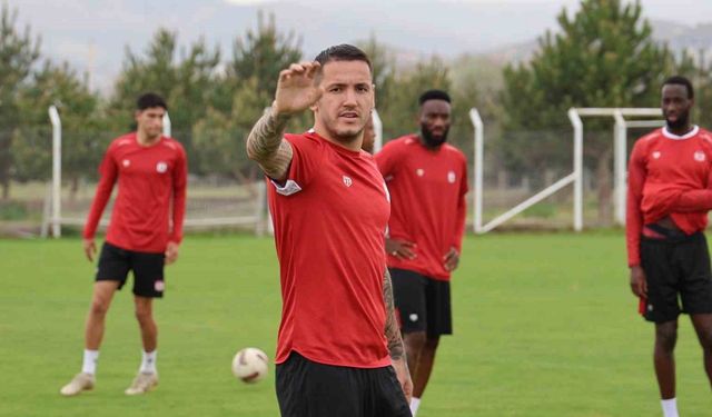 Sivasspor’da Rey Manaj takımla çalıştı