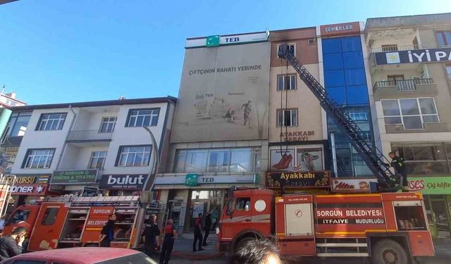 Sorgun’da iş merkezinde çıkan yangın söndürüldü