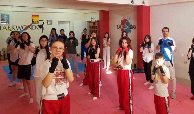 Sungurlu’da kick boks şampiyonları yetiştiriliyor